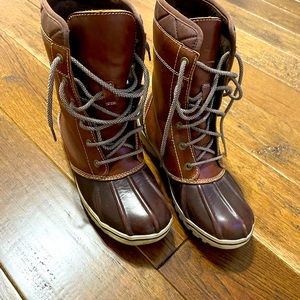 Women's LL Bean Leather 2.5 TEK Waterproof Winter Duck Boots.